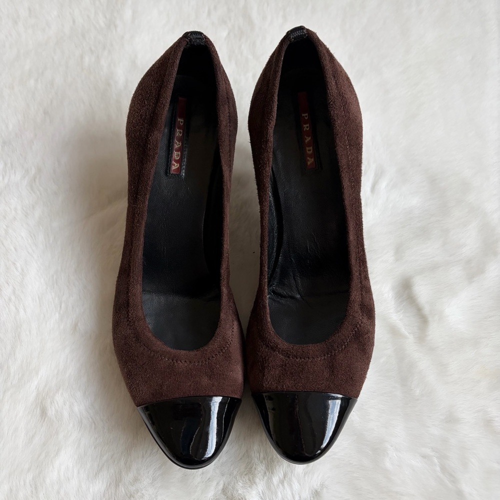 PRADA Brown Suede Black Patent Leather Cap Toe Pumps Heels | 37